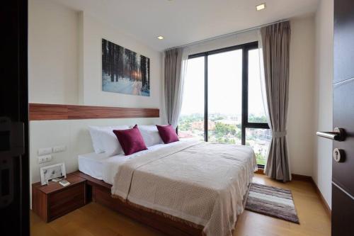 Postel nebo postele na pokoji v ubytování Luxury Apartment in Down Town