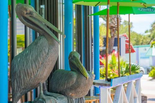 a statue of two pelicans sitting next to a building at Sarasota Updated pool home, Near Siesta Key in Sarasota