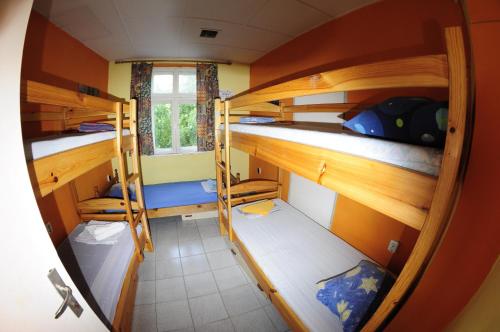 Krevet ili kreveti na sprat u jedinici u okviru objekta Yo Ho Hostel