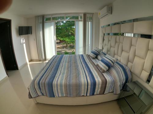 Katil atau katil-katil dalam bilik di Balcones de la Rivera Apartamento Azulejo 3