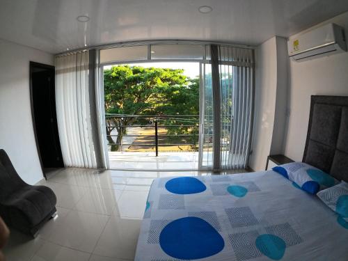 Katil atau katil-katil dalam bilik di Balcones de la Rivera Apartamento Azulejo 3