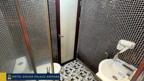 Ένα μπάνιο στο Hotel Grand Palace Ampang