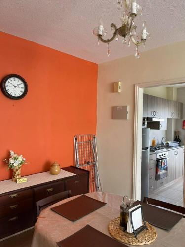 Η κουζίνα ή μικρή κουζίνα στο Beach apartment Mackenzie, Larnaca
