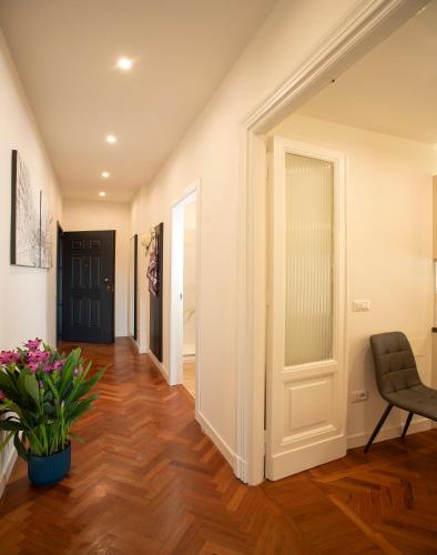 a hallway with a chair and a door at ElevenG in Rome