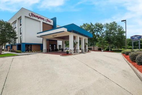 a store front of a shopping center at Hampton Inn Columbia-I-26 Airport in Columbia