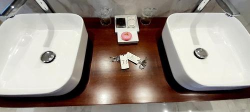 a bathroom with two toilets and a sink at La Varangue in Antananarivo