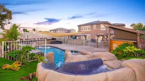 Bazén v ubytování San Diego Luxury Oasis nebo v jeho okolí