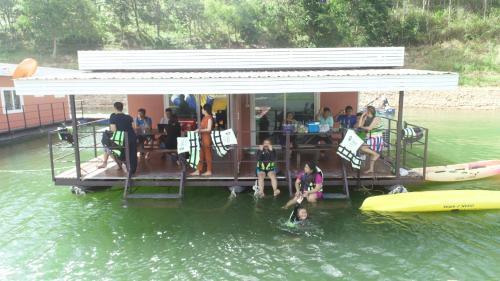 a restaurant on the water with people in the water at เดอะวอเตอร์ปาร์ครีสอร์ท- The Water Park Resort in Ban Laem Mong Khoi