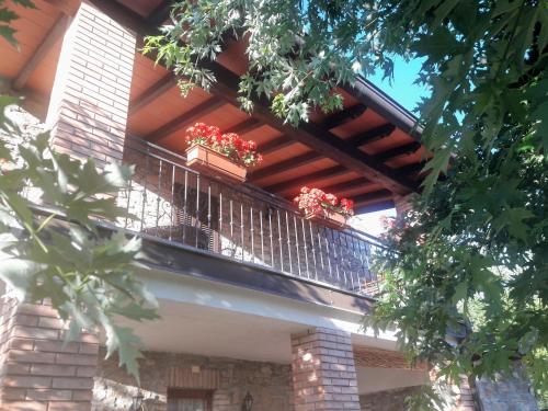 Balkón nebo terasa v ubytování A fine 2 bedroom stone house in Emila