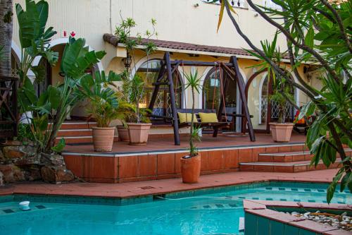 Kolam renang di atau dekat dengan La Loggia Bed and Breakfast