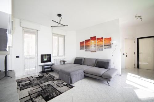 a living room with a couch and a tv at Spazioso appartamento con terrazzo Navigli , Bocconi IULM NABA in Milan