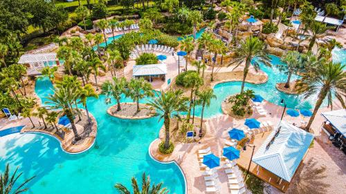 - une vue aérienne sur la piscine d'un complexe dans l'établissement Reunion Resort & Golf Club, à Kissimmee