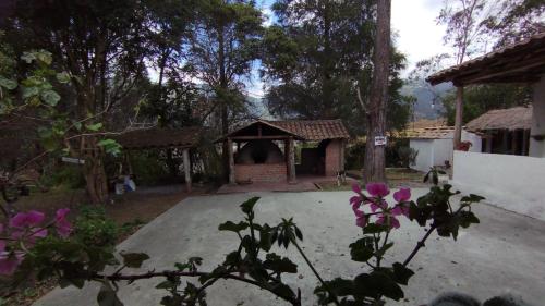 a gazebo in the middle of a yard at PONDOWASI LODGE in Ibarra