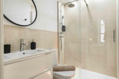 Eclectic & elegant apartment by REMS photo 9