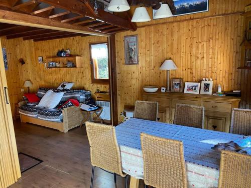a dining room with a table and chairs and a bed at Chalet de montaña in Bolquere Pyrenees 2000