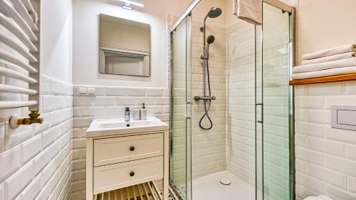 Koupelna v ubytování Apartament Green Resort B15 z Basenem, Sauną, Jacuzzi, Siłownią-5D Apartamenty