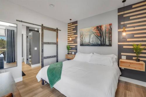Un pat sau paturi într-o cameră la Perfect Luxury Getaway