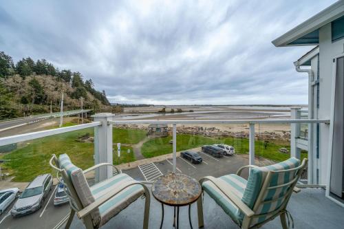 Waters Edge 402 – Photos 2