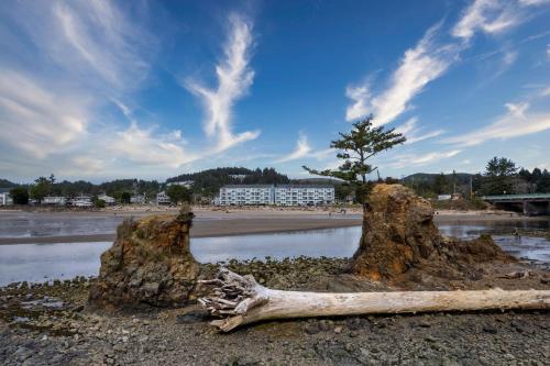 Waters Edge 402 – Photos 5