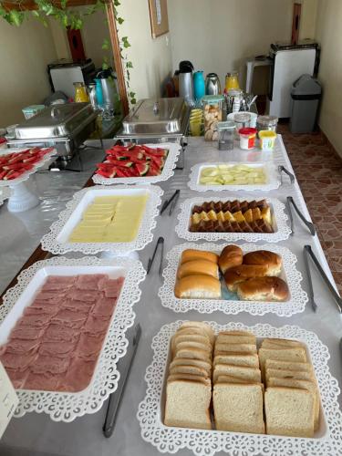 Možnosti snídaně pro hosty v ubytování Pousada Clube Universo Esportivo
