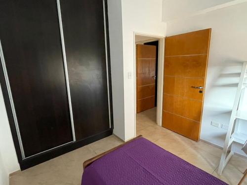 a room with a purple carpet and a closet at Liban 1 in San Juan