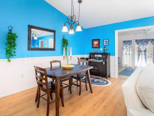 Photo de la galerie de l'établissement Charming Vintage Haven, à Tarpon Springs