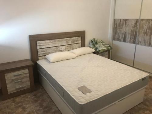 a bedroom with a bed with a wooden headboard at casa luis in Costa de Antigua