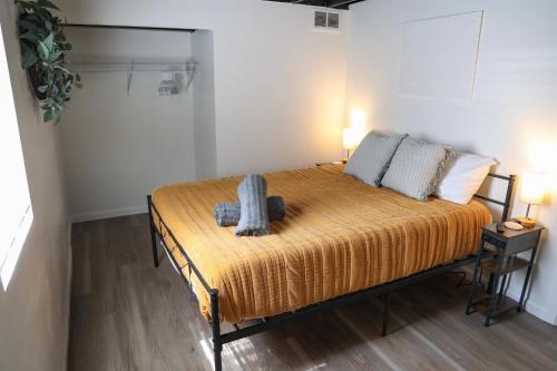 a bedroom with a bed with a blanket and two lamps at 5-BR Serene Retreat Near CLE* Dogs welcome! in Berea