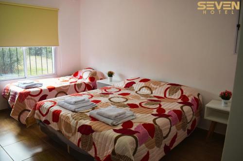 Katil atau katil-katil dalam bilik di Seven Hotel - Juana Koslay San Luis