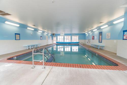 a large indoor swimming pool in a building at Sea Gypsy 318 in Lincoln City