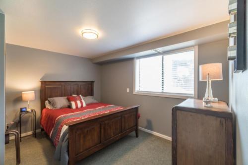 a bedroom with a bed and a window at Seaside Prom in Seaside