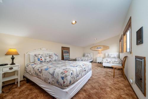 a bedroom with a large bed and a table and chair at Surfrider Seaside in Seaside