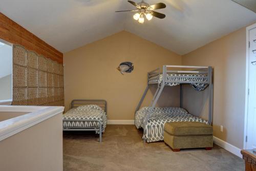 a room with two bunk beds and a ceiling fan at Bay Echo in Depoe Bay