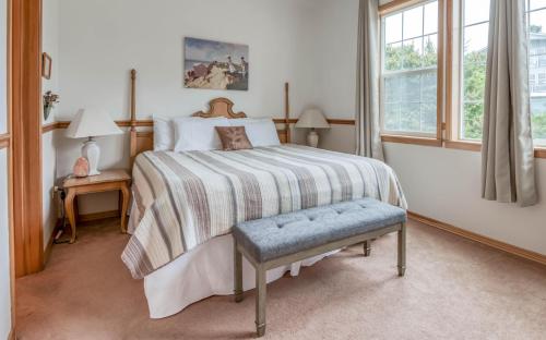 Ένα ή περισσότερα κρεβάτια σε δωμάτιο στο Sheltering Pines