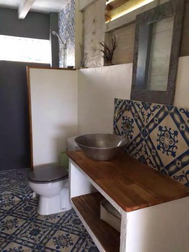 a bathroom with a sink and a toilet at LE BUNGA gîte côté canne in Grand-Bourg