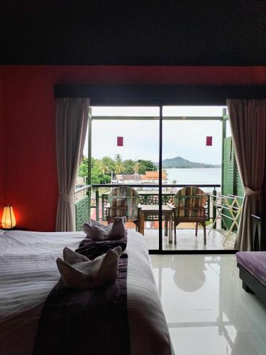 Una cama o camas en una habitación de Bhundhari Chaweng Beach Resort Koh Samui - SHA Plus