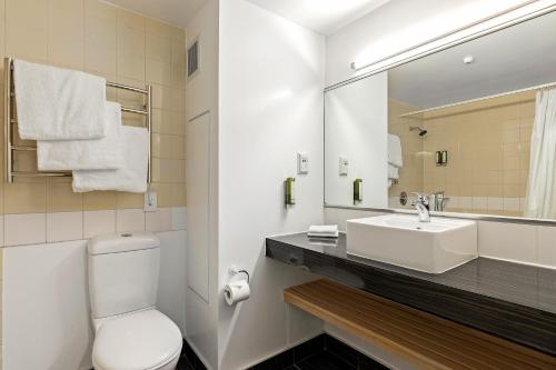 Koupelna v ubytování Hotel Elms Christchurch, an Ascend Collection Hotel