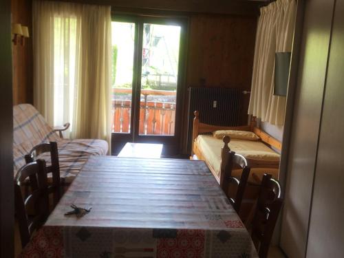 Appartement chaleureux, 1 chambre, centre Les Gets, proche pistes et commodités, balcon ensoleillé