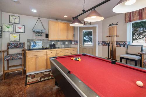 a kitchen with a pool table in a room at Beverly Beach Overlook in Newport