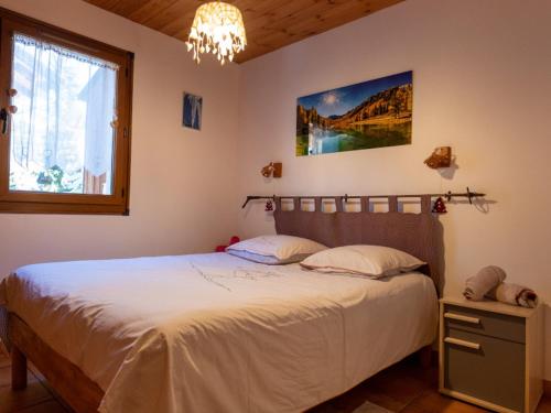 Postel nebo postele na pokoji v ubytování Charmant 3 pièces à Serre Chevalier, à 300m des pistes, terrasse, parking, Wi-Fi inclus - FR-1-762-2