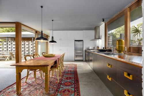 Kuchyň nebo kuchyňský kout v ubytování One-Dunny Beach House