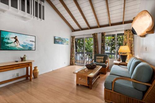 a living room with a couch and a table at New A/C Central Kona Surf House 4bd/4bth Sleeps8 in Kailua-Kona