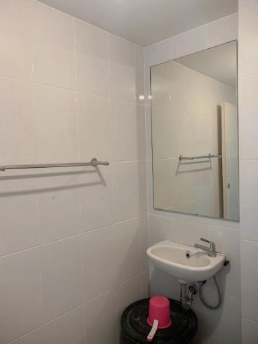 Φωτογραφία από το άλμπουμ του Apartemen Tokyo Riverside PIK 2 by Benchmark σε Τάνγκερανγκ