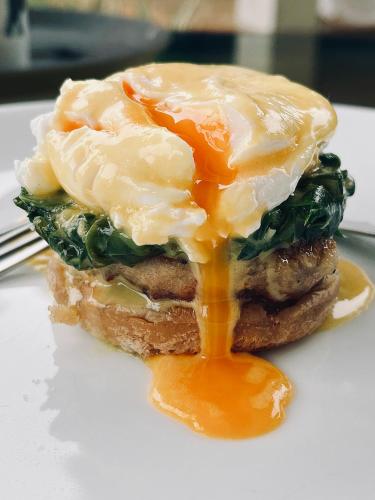 ホテルの敷地内または近くでの食事または食べ物