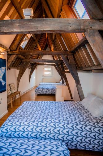 Postel nebo postele na pokoji v ubytování Unieke woning in het historisch stadscentrum
