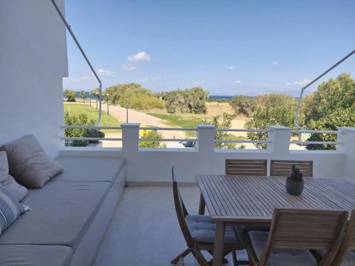 Balkón nebo terasa v ubytování Maia beach house