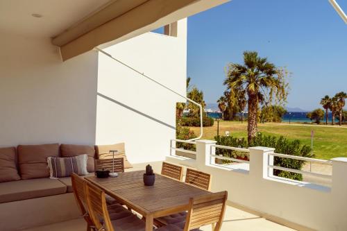 Balkón nebo terasa v ubytování Maia beach house