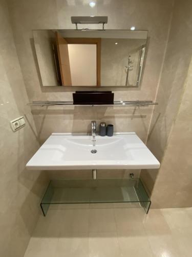 Homely Home Paseo Maritimo Edificio Eden Roc photo 9