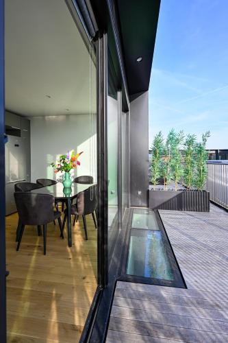 Μπαλκόνι ή βεράντα στο 12, Apartments, 4-6 Pers, Central, Stunning View, Near Supermarket & Public Transport