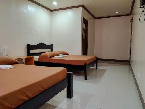 a hotel room with two beds in a room at El Juliana Hotel in Vigan